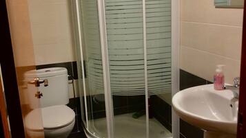 Ducha, bidé, toallas y jabón