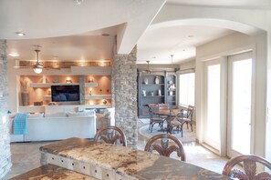 Dining - Enjoy quality time in beautiful Fountain Hills at the coziest home (Fountain Hills)
