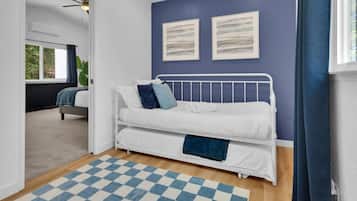 5 bedrooms, desk, iron/ironing board, travel cot