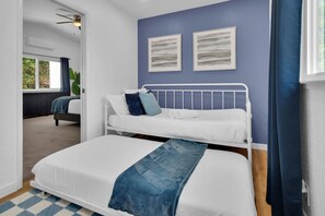 5 bedrooms, desk, iron/ironing board, travel crib