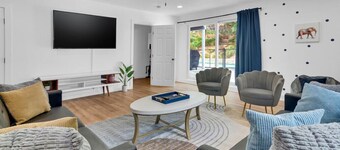 Large Pool l Hot Tub l Spacious l Family Friendly