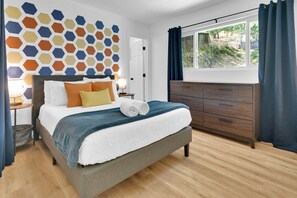 5 bedrooms, desk, iron/ironing board, travel cot