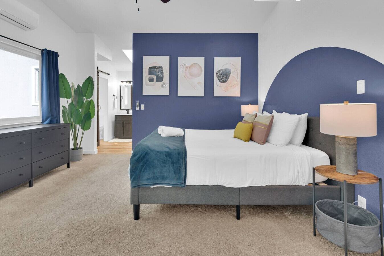 5 Schlafzimmer, Schreibtisch, Bügeleisen/Bügelbrett, Reisekinderbett