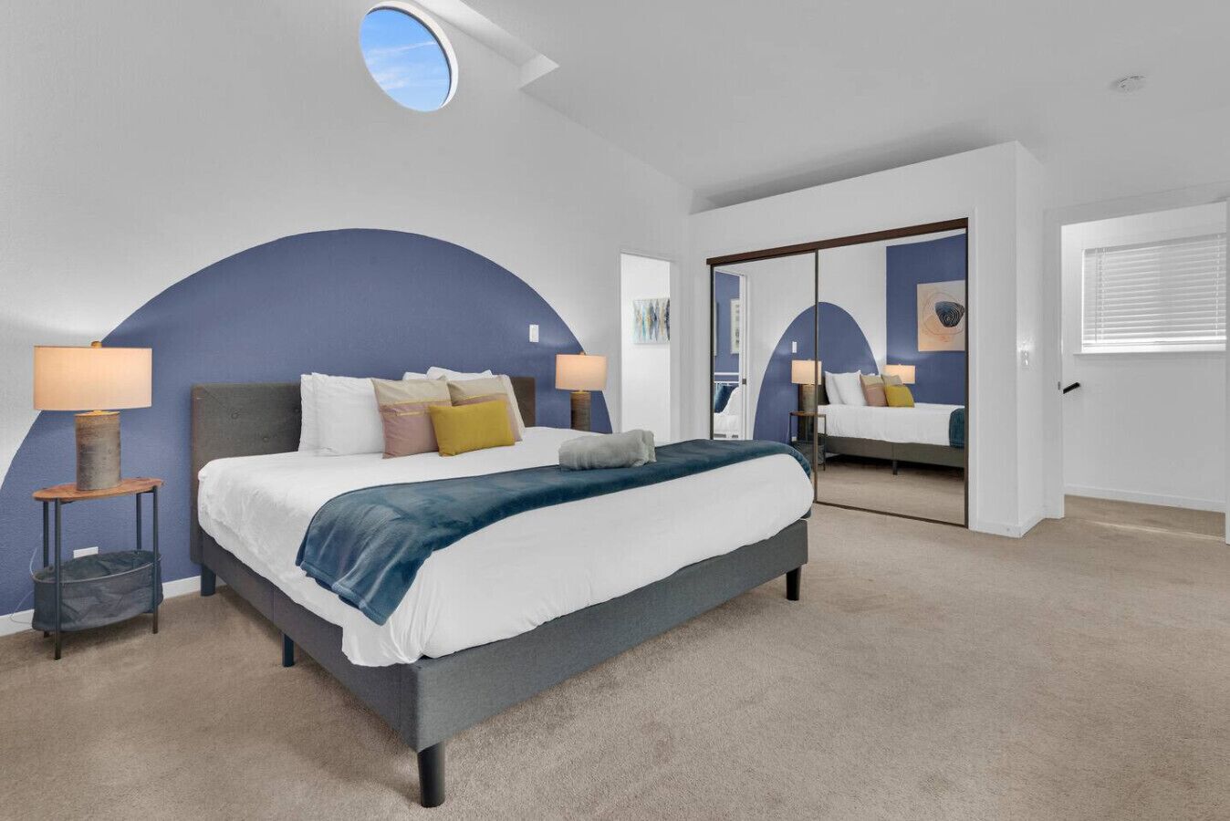 5 Schlafzimmer, Schreibtisch, Bügeleisen/Bügelbrett, Reisekinderbett