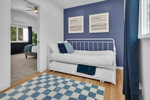 5 bedrooms, desk, iron/ironing board, travel cot