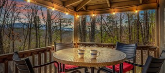 Secluded 4BR/ 2BA Chalet near Dollywood! Hot Tub, Wi-Fi, Games