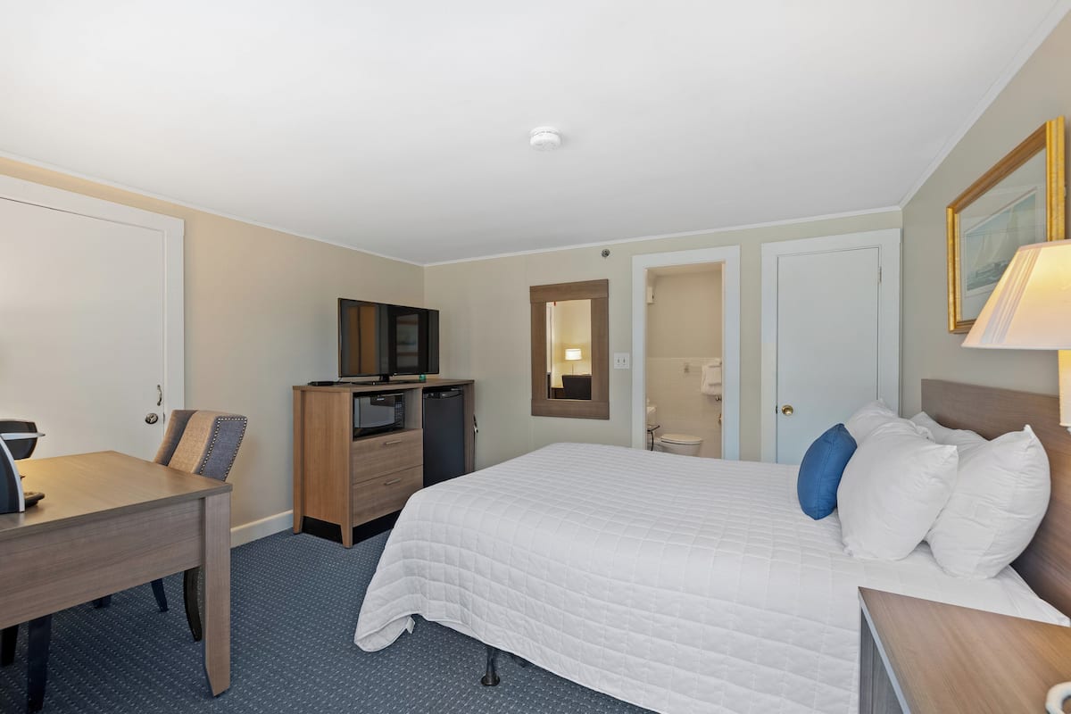 Comfort Room | In-room safe, individually decorated, individually furnished