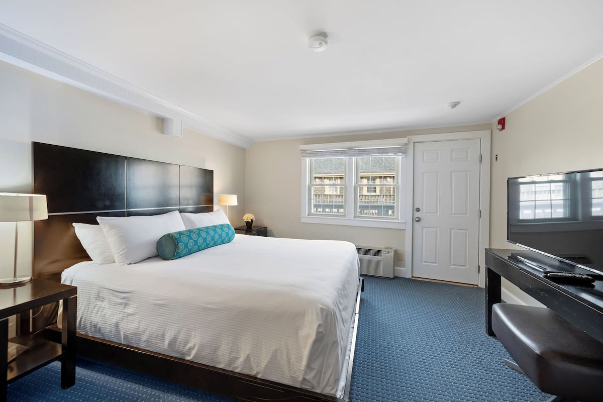 City Room | In-room safe, individually decorated, individually furnished