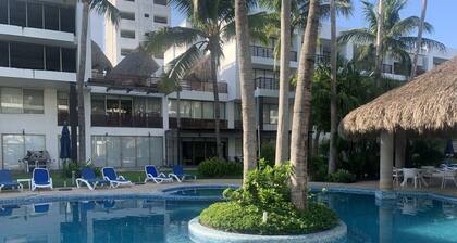 Spacious 4 BR Apt Acapulco Diamante w/ Beach Club
