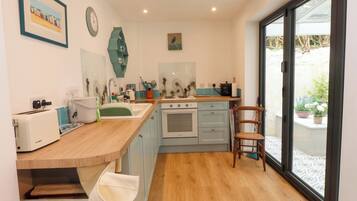 Ferienhaus | Eigene Küche | Kühlschrank, Geschirrspüler, Wasserkocher, Kochgeschirr/Geschirr/Besteck