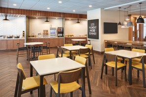 Desayuno continental gratuito y diario
