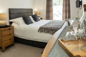  Luxurious  King Size Bed - Stunning St James by the Quay
Harbour Life! (Ilfracombe)