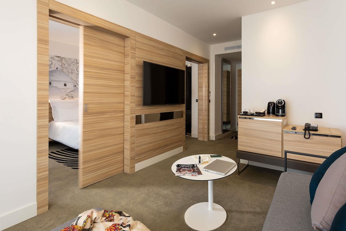 Suíte júnior, 1 cama de casal | 1 quarto, roupas de cama antialérgicas, frigobar, cofres nos quartos