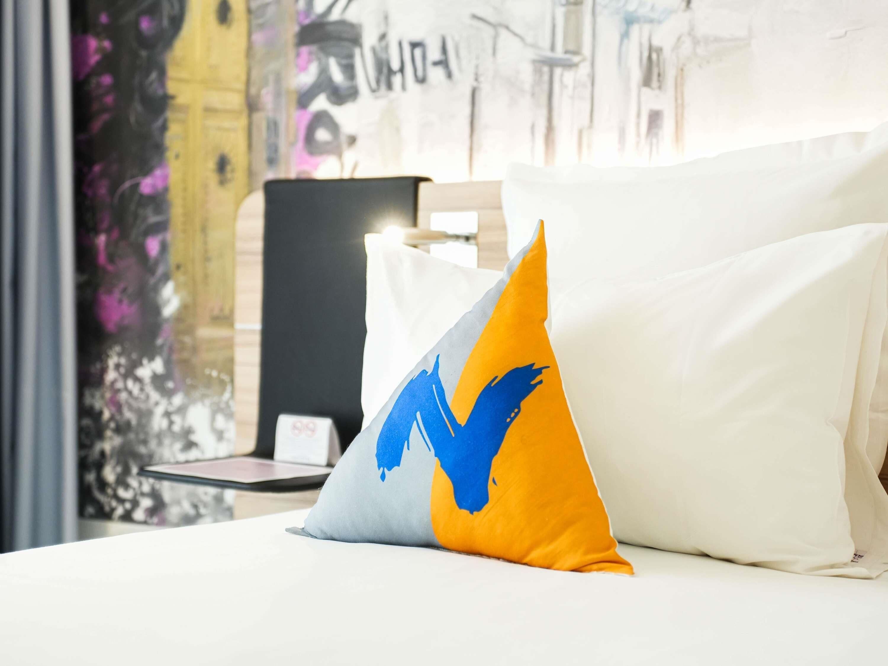 Ropa de cama hipoalergénica y minibar 