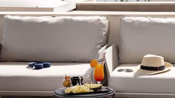 Executive Suite, 1 King Bed | Hypo-allergenic bedding, minibar, in-room safe, desk