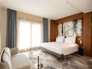 Suite Exécutive, 1 très grand lit | Literie hypoallergénique, minibar, coffres-forts dans les chambres