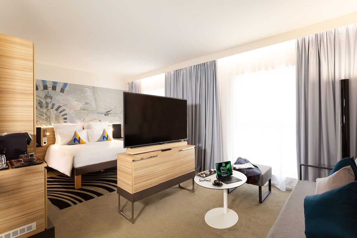 deluxe double room, 1 double bed | 1 bedroom, hypo-allergenic bedding, minibar, in-room safe