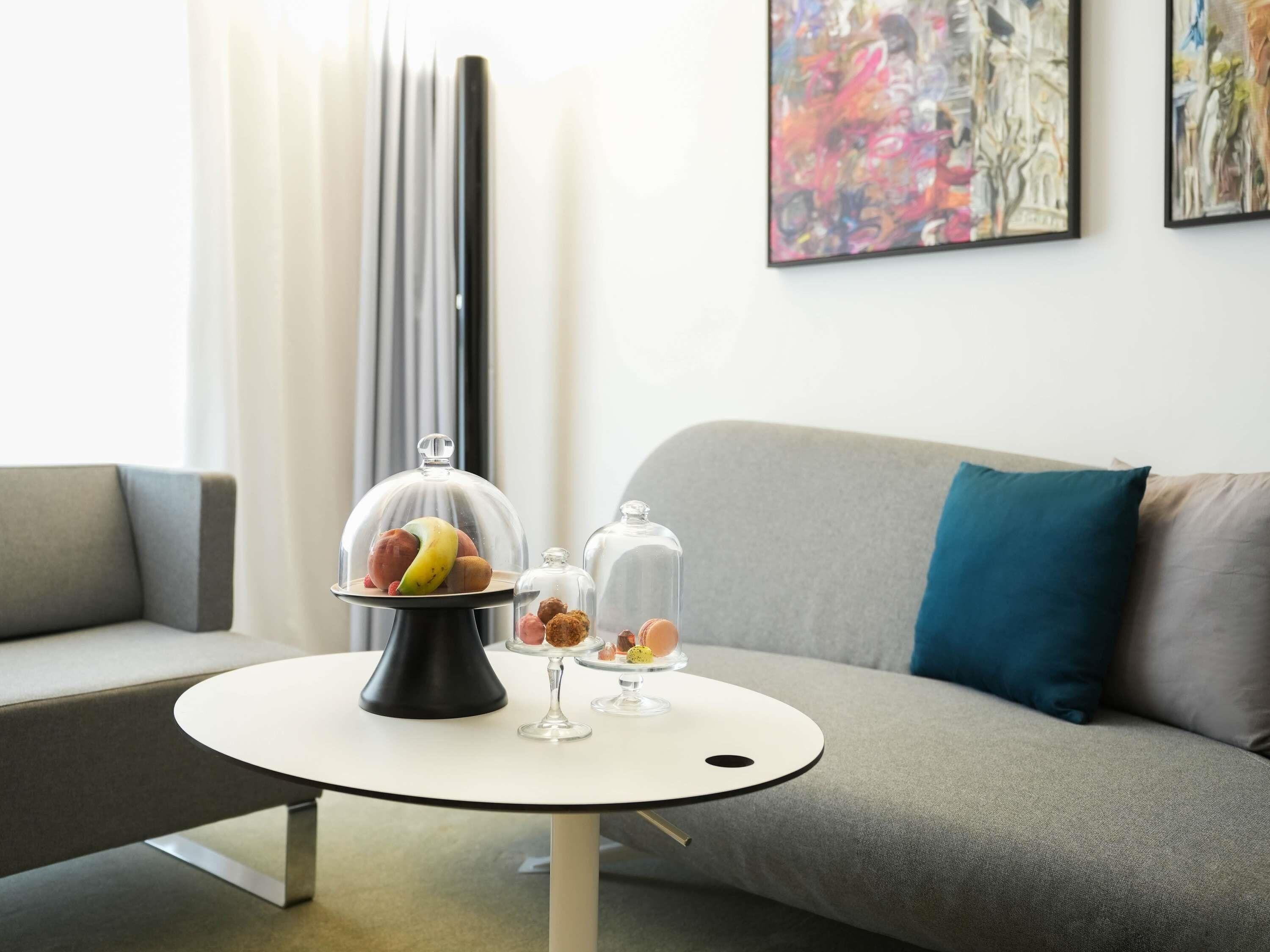 Hypo-allergenic bedding, minibar, in-room safe, desk