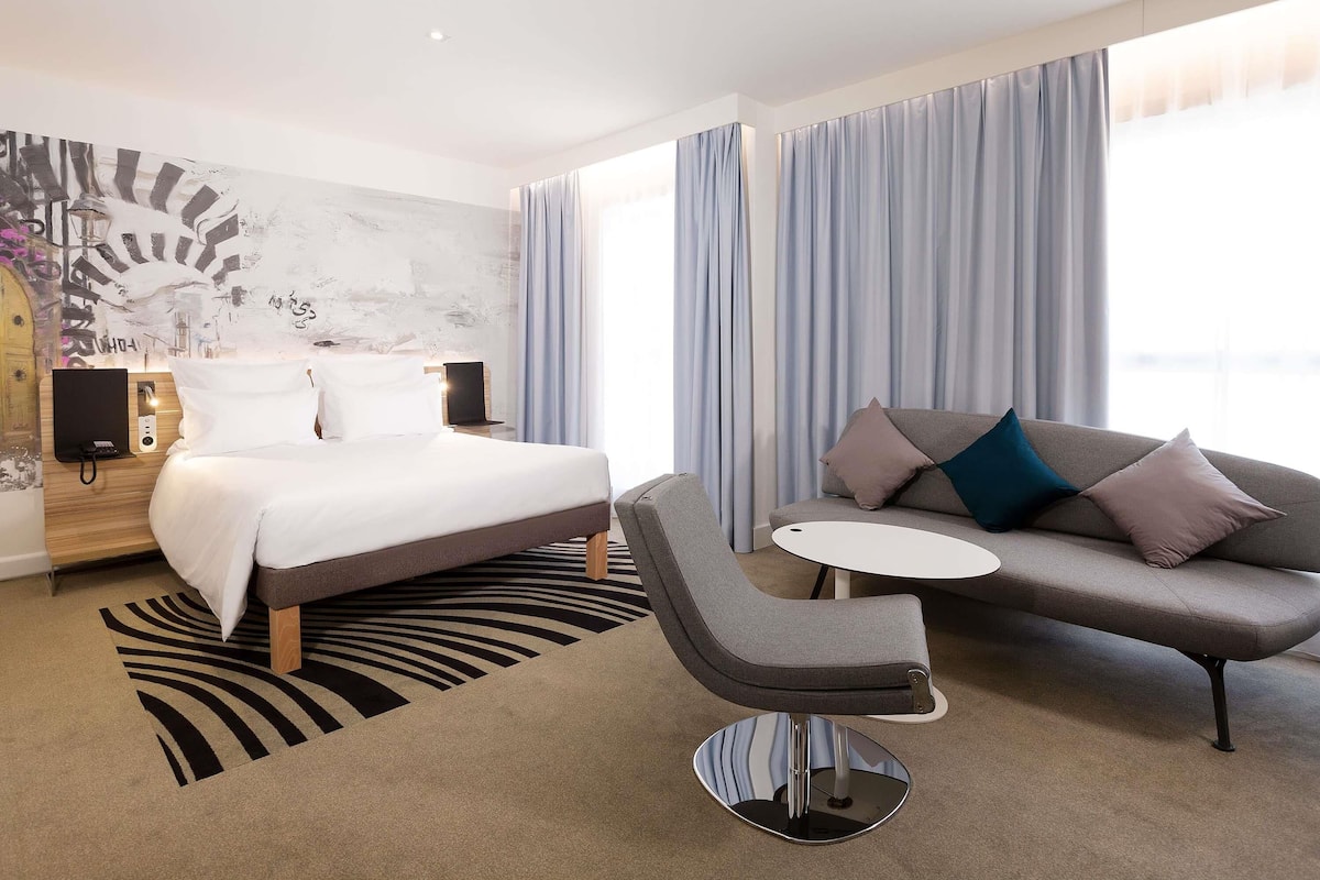 Phòng đôi Deluxe, 1 giường đôi | Bộ đồ giường kháng dị ứng, minibar, két bảo mật tại phòng, bàn