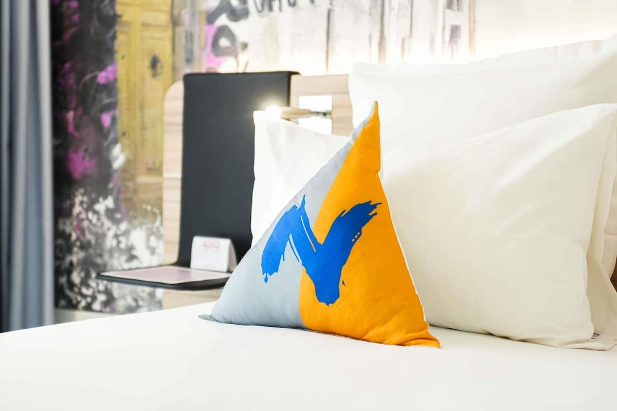 1 quarto, roupas de cama antialérgicas, frigobar, cofres nos quartos
