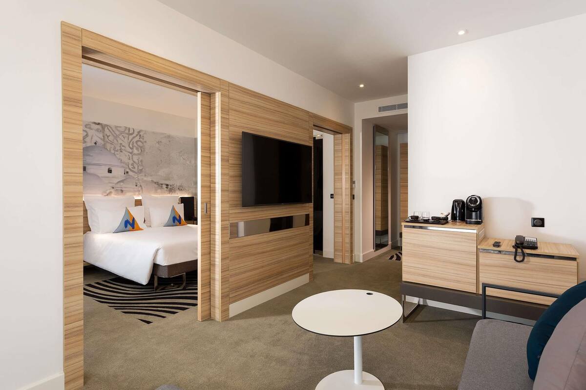 Phòng Suite Junior, 1 giường đôi | Bộ đồ giường kháng dị ứng, minibar, két bảo mật tại phòng, bàn 