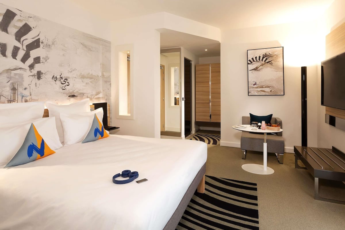 Deluxe Room, 2 Twin Beds, Balcony | Hypo-allergenic bedding, minibar, in-room safe, desk