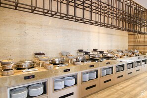 Café da manhã com buffet todos os dias (TND 50 por pessoa)