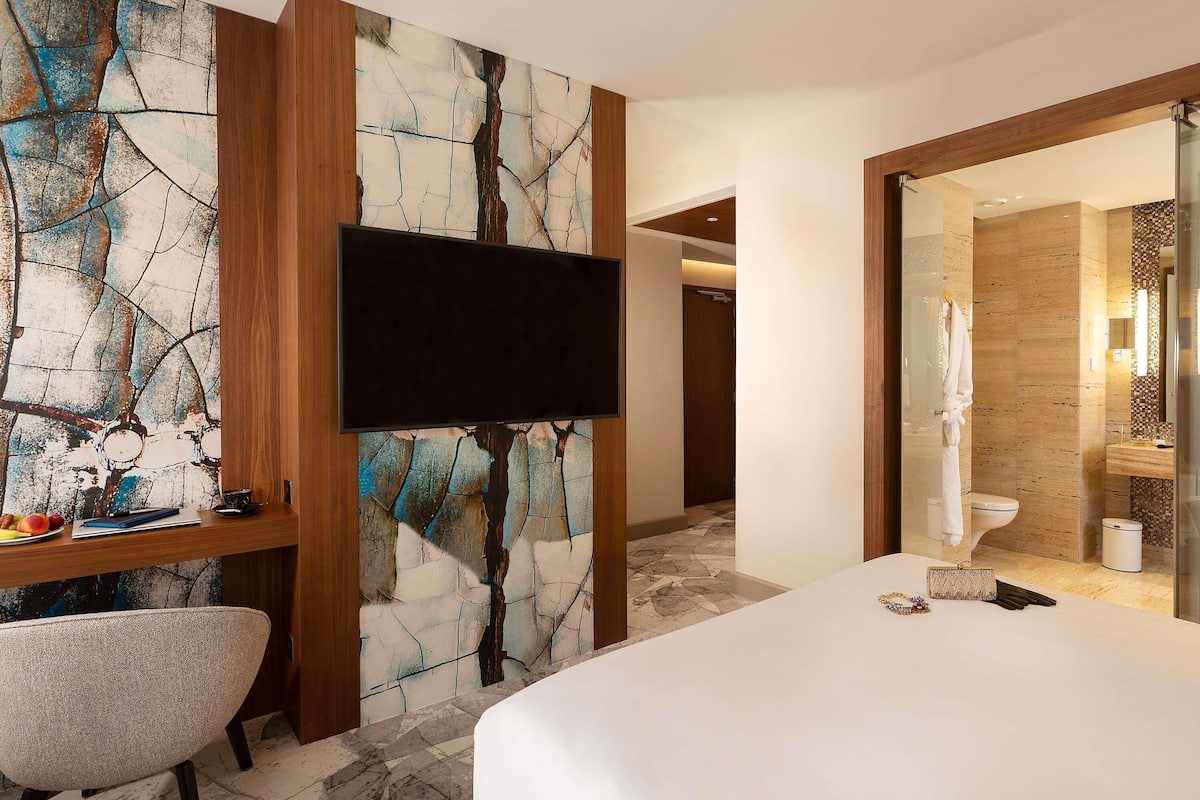 Superior Suite, 1 Double Bed with Sofa bed | 1 bedroom, hypo-allergenic bedding, minibar, in-room safe