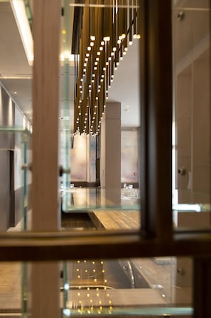 Petit déjeuner, déjeuner et dîner servis sur place, vue sur la piscine