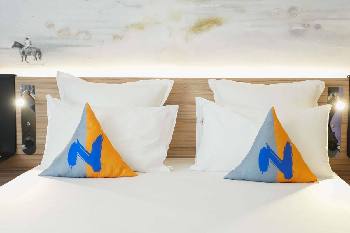 1 bedroom, hypo-allergenic bedding, minibar, in-room safe