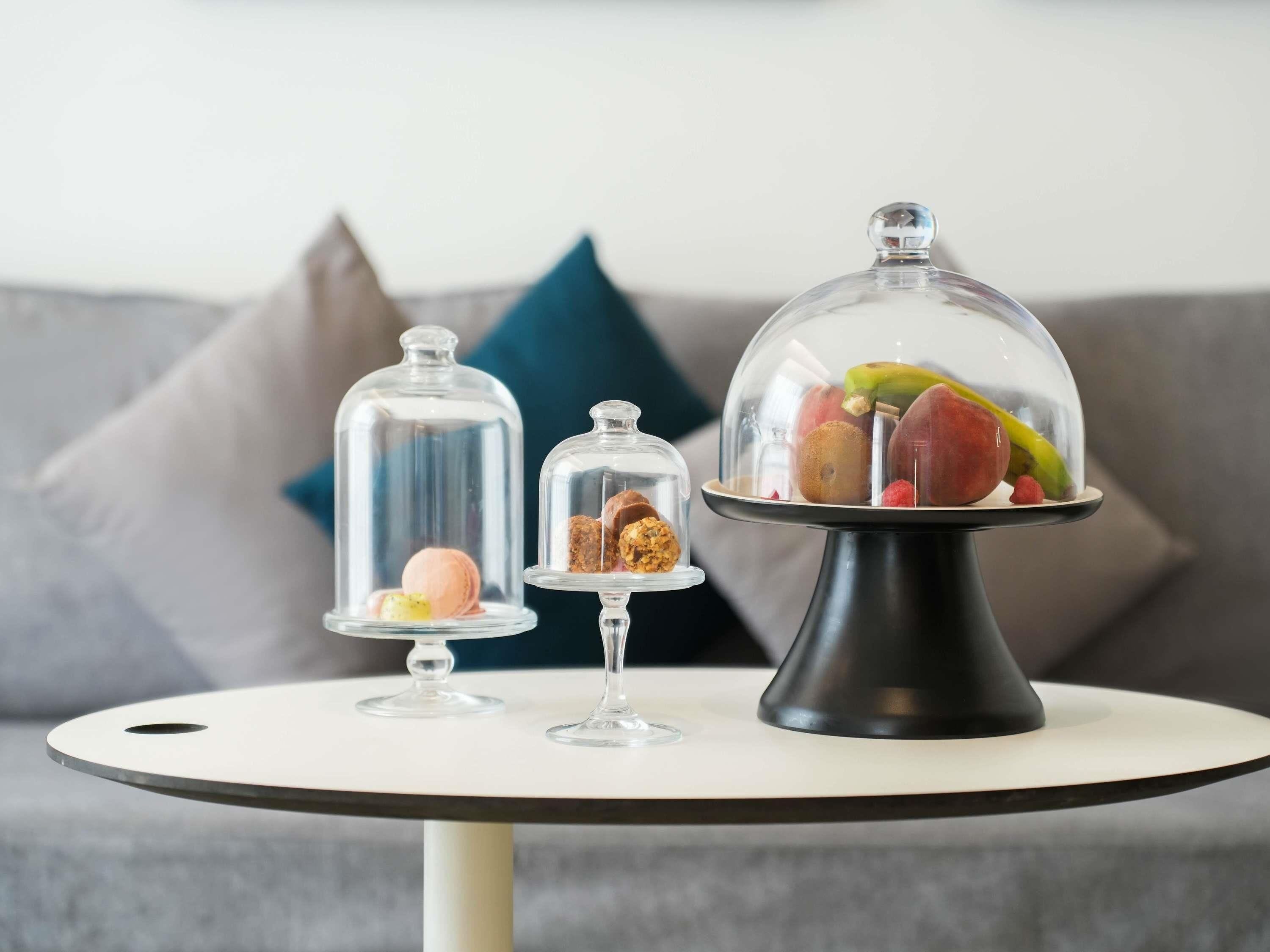 Ropa de cama hipoalergénica y minibar 