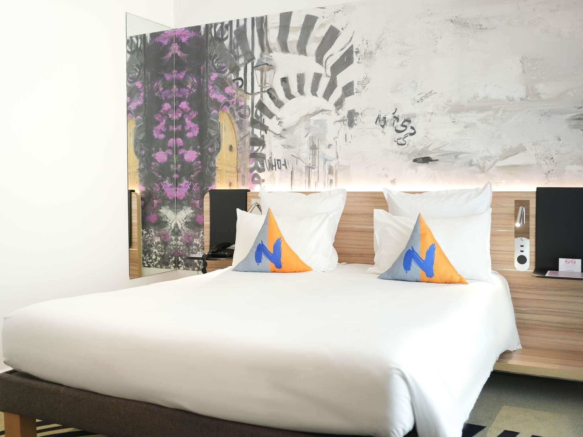 Hypo-allergenic bedding, minibar, in-room safe, desk