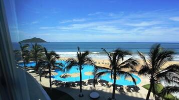An infinity pool