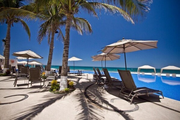 Pool - Stunning Junior Suite w Pool & GYM Ideal for Weekend Getaway (Marina Mazatlán)