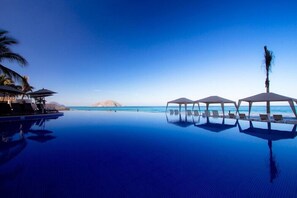 Infinity-Pool