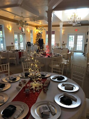 Dining - Book Nook Inn - the perfect place for a family getaway. (Lumberton)