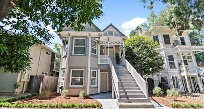 Insta-Worthy Victorian 3 BR in DT Sacramento