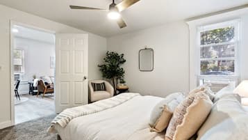 3 Schlafzimmer, Schreibtisch, Bügeleisen/Bügelbrett, Reisekinderbett