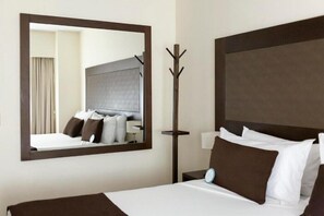 1 bedroom, iron/ironing board, free internet, bed sheets