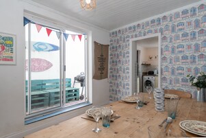 Maison familiale, salle de bain privée, vue sur la cour intérieure | Cuisine partagée | Chaise haute