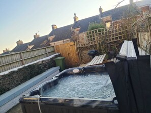 Familie huis, privébadkamer, uitzicht op binnenplaats | Exterieur