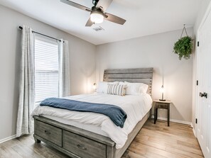 4 bedrooms, desk, iron/ironing board, travel crib