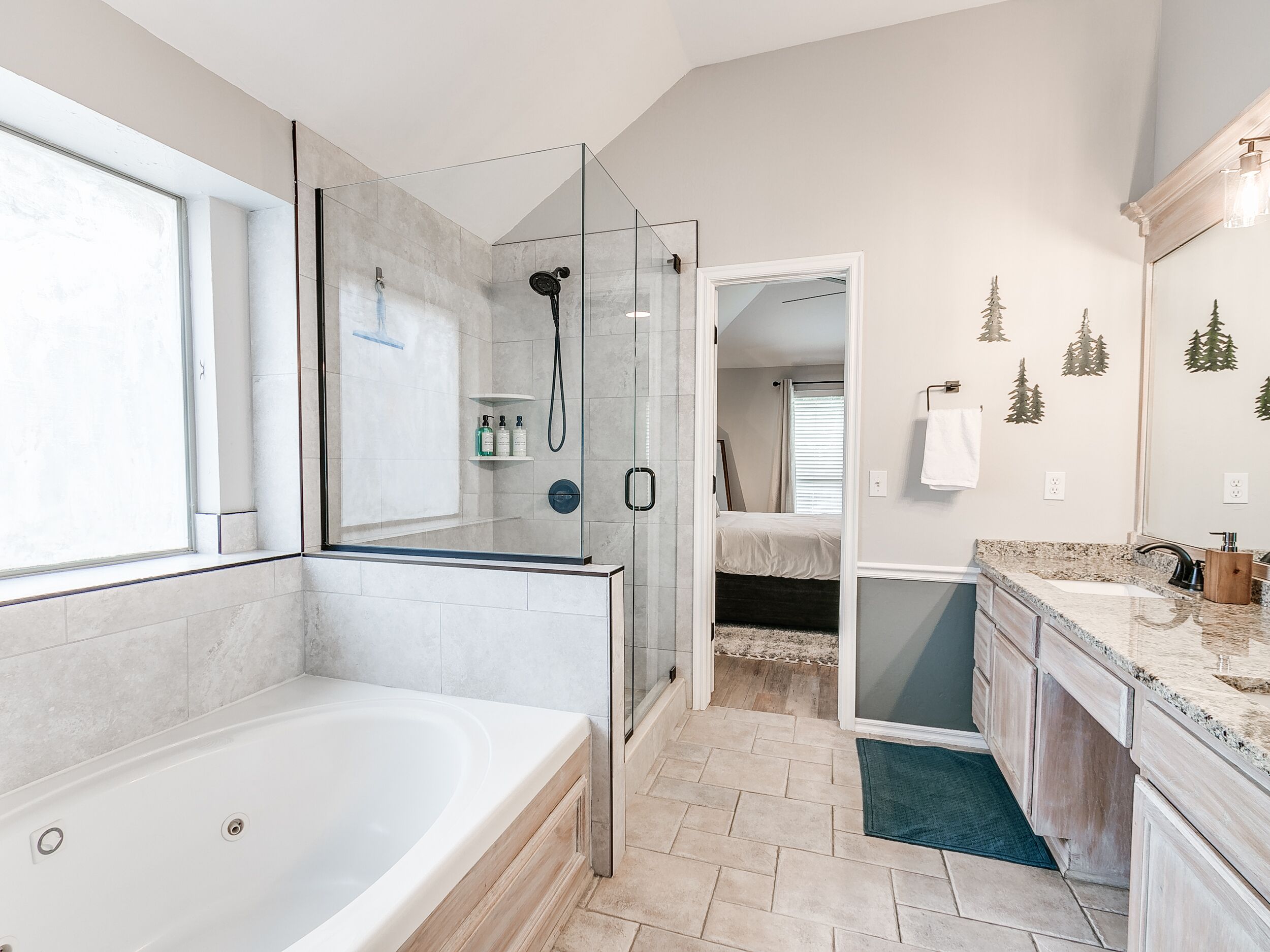 Ensemble douche/baignoire, baignoire à jets, sèche-cheveux