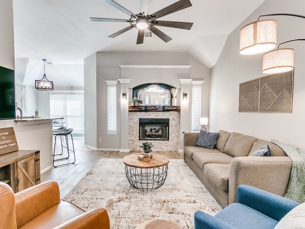 Smart TV, fireplace, books, stereo