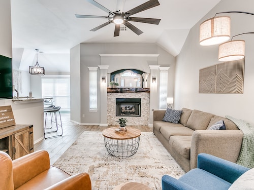 Remodeled home in quiet neighborhood--kid friendly