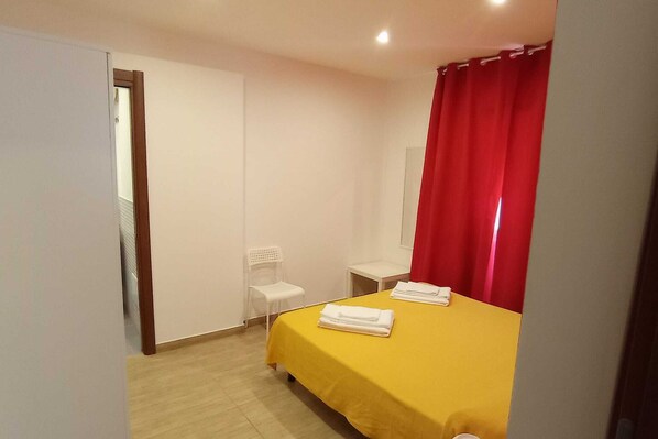 1 quarto, Wi-Fi de cortesia, roupa de cama