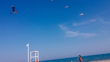 Una spiaggia nelle vicinanze