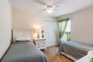 4 chambres, fer et planche Ă repasser, Wi-Fi, draps fournis