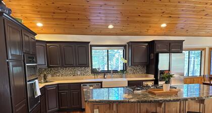 Dodowah Family Friendly Escape - with Spa in private backyard