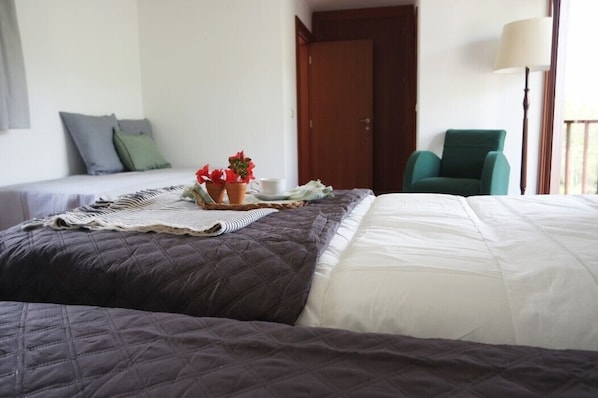 1 chambre, lit parapluie, Wi-Fi gratuit, draps fournis